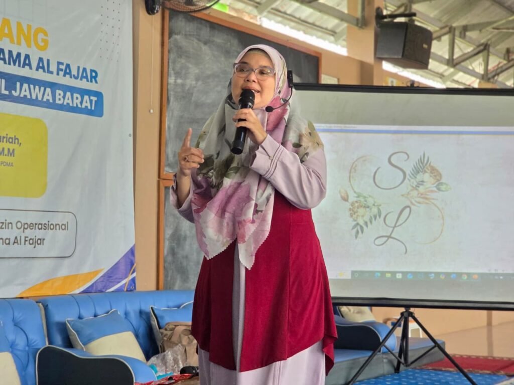 Asah Kepercayaan Diri, Santri Ruhama Al Fajar Ikuti Pembelajaran Public Speaking Bersama Ibu Mia Marianne